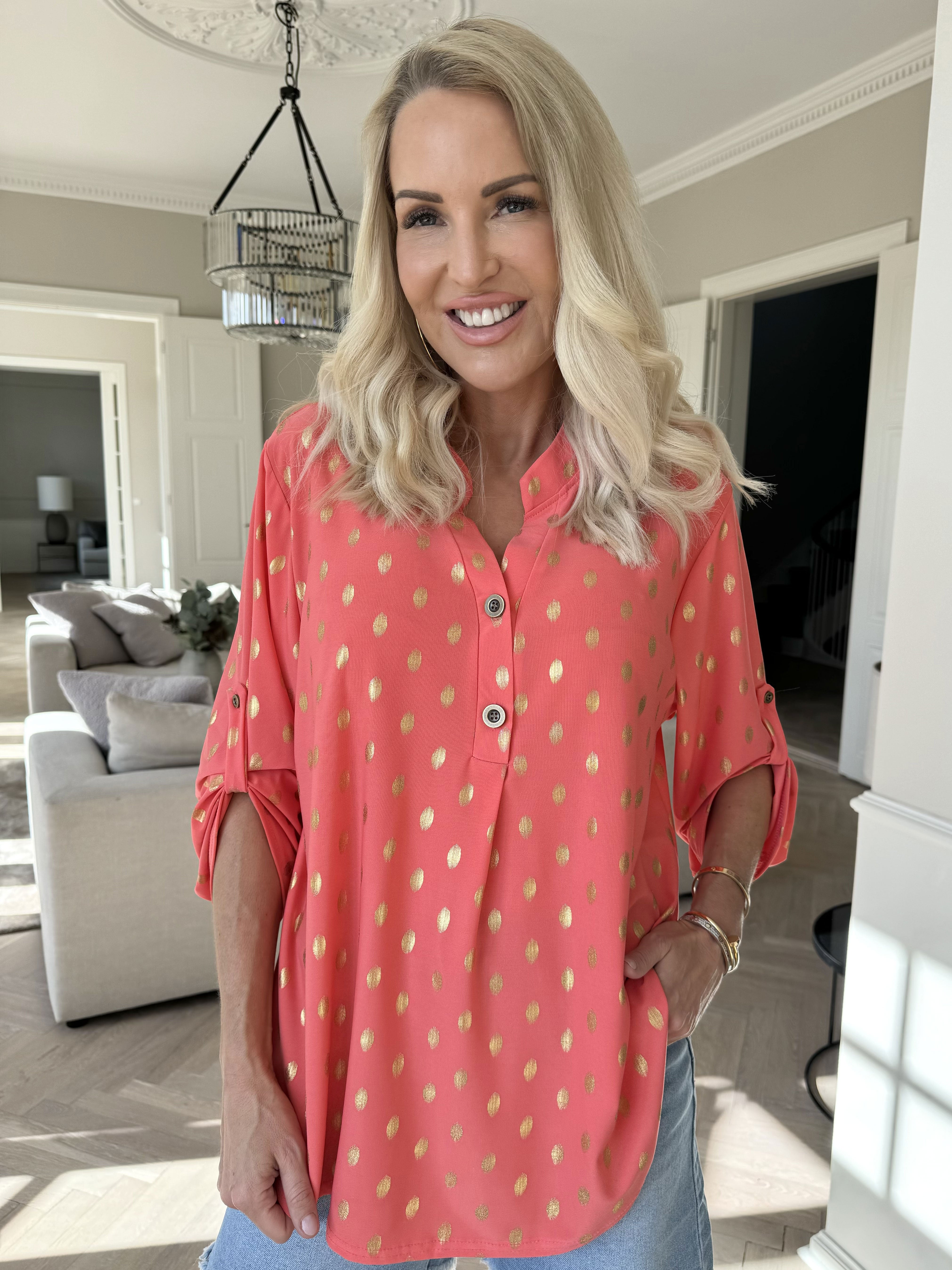 Ebba Gold Shirt - Elastisk bluse med guld dutter